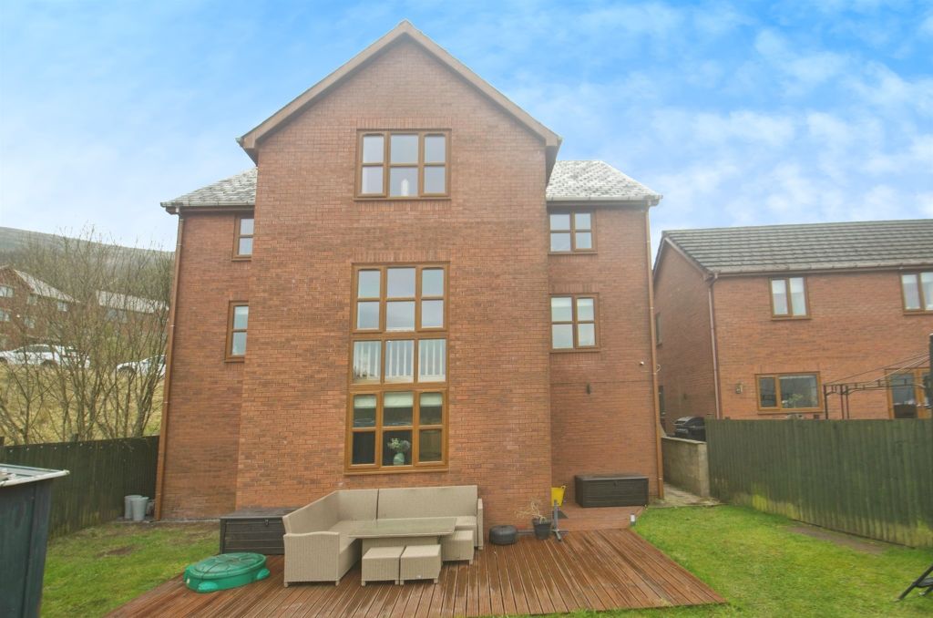 Property photo 2 of 32