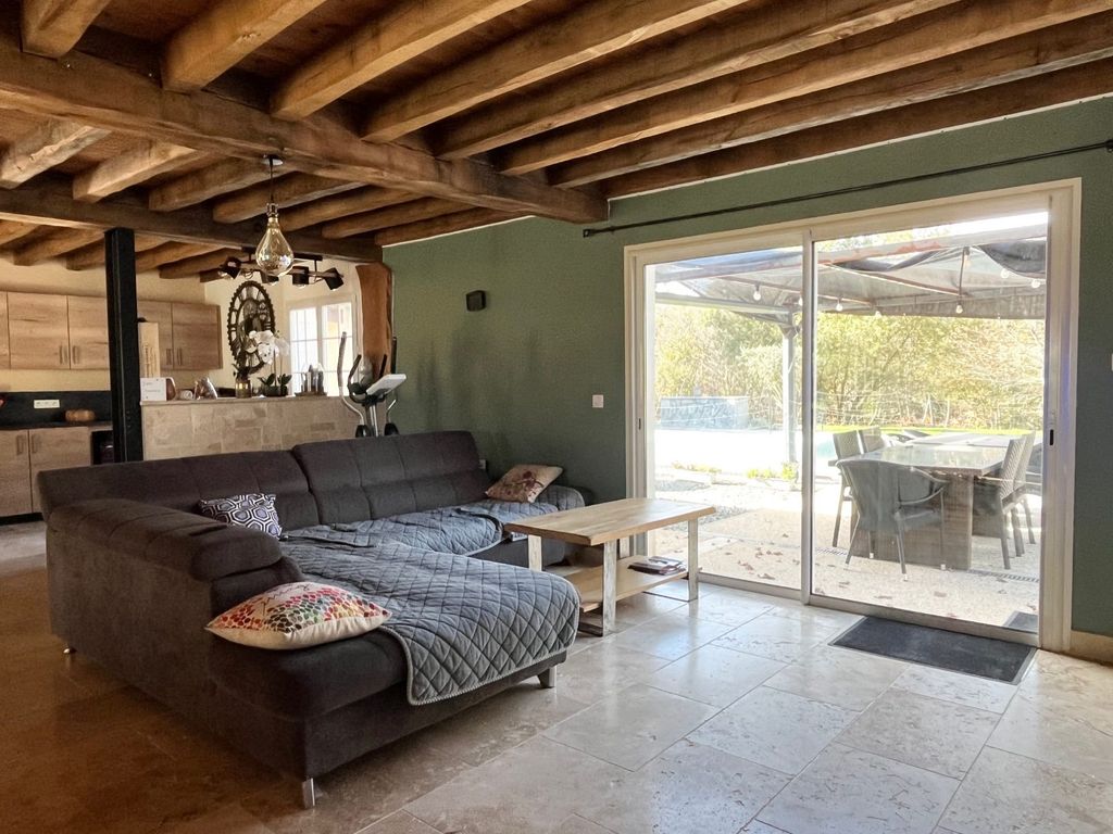 Property photo 3 of 33