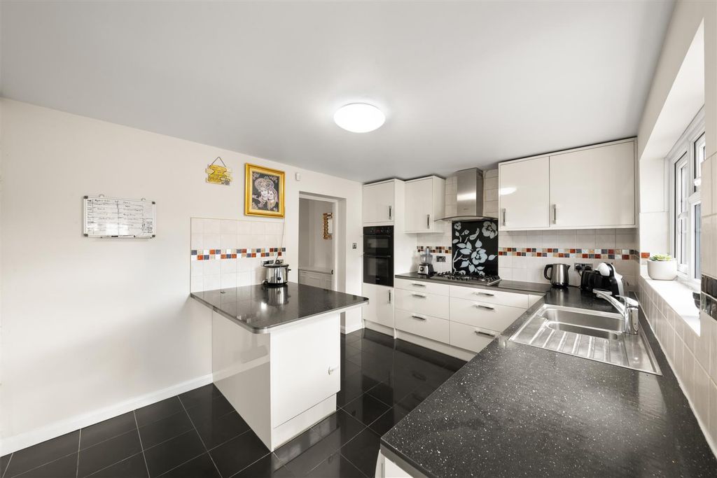 Property photo 3 of 18 6