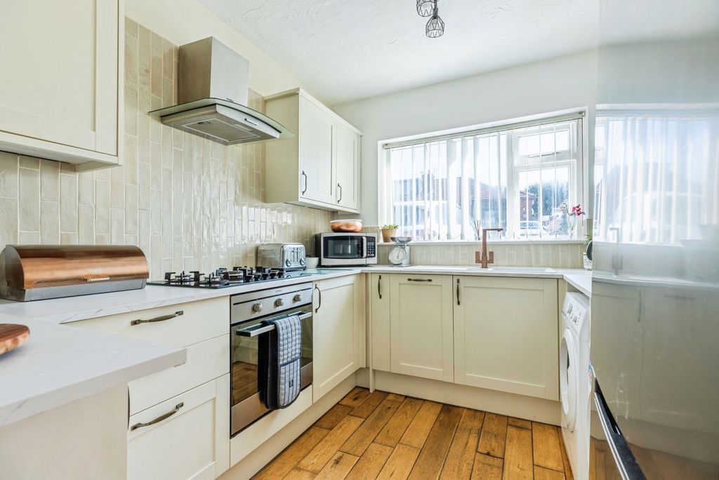 Property photo 3 of 18 Pbox-Img.Jpg
