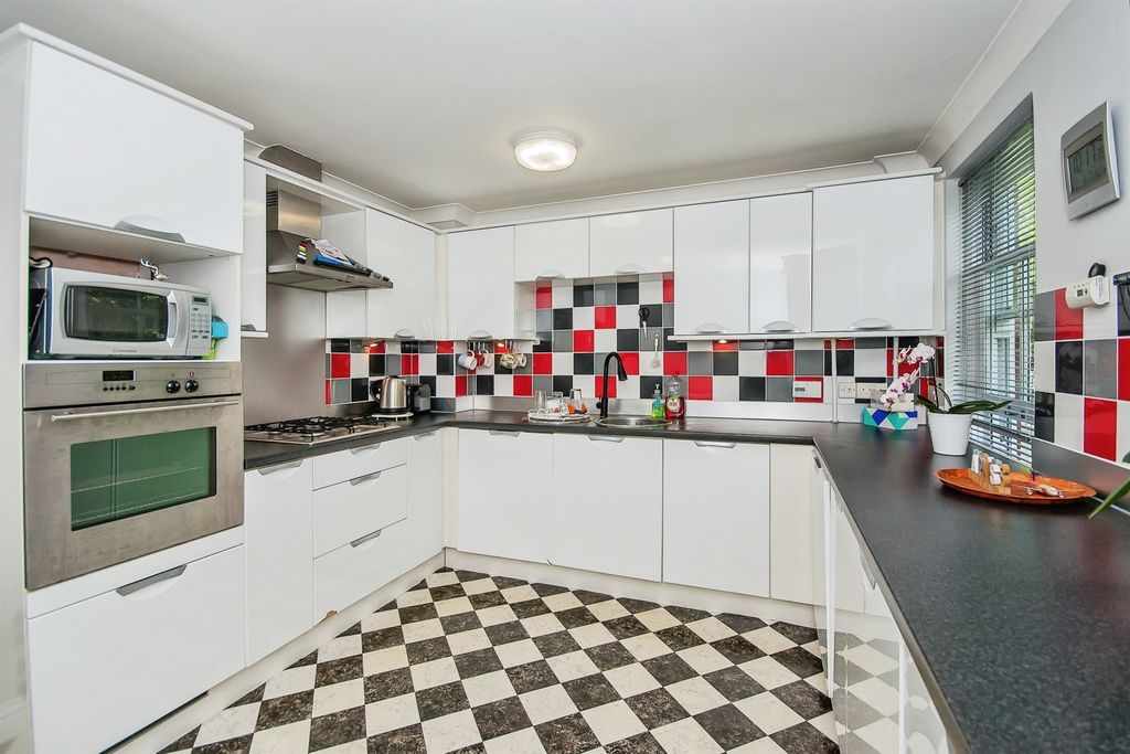 Property photo 2 of 15