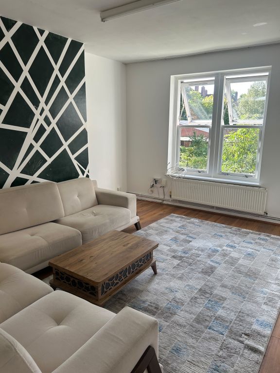 Property photo 1 of 8 3 Bedroom Flat For Rent