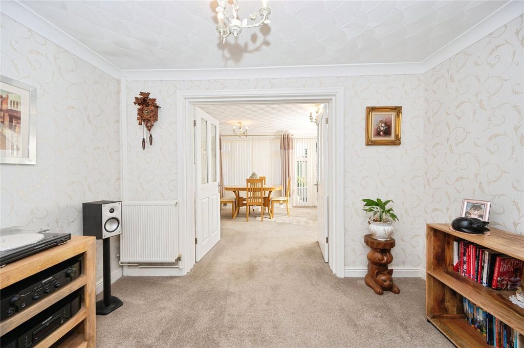 Property photo 3 of 21 Dining Room