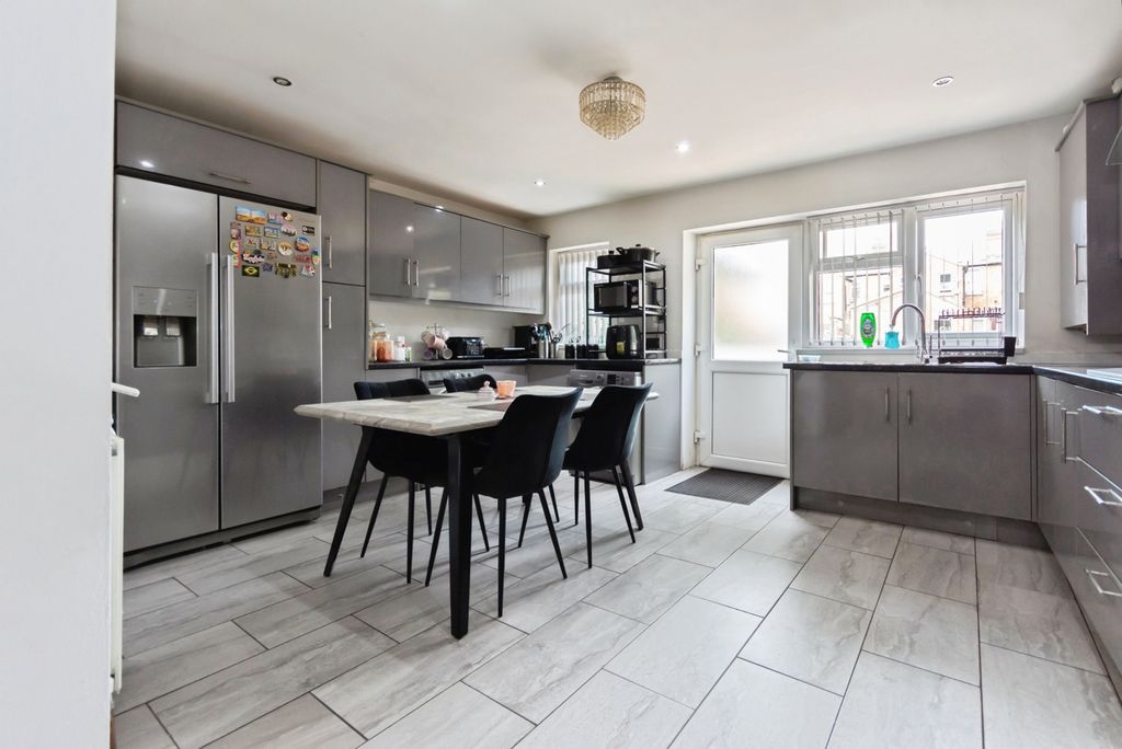 Property photo 3 of 28 Pbox-Img.Jpg