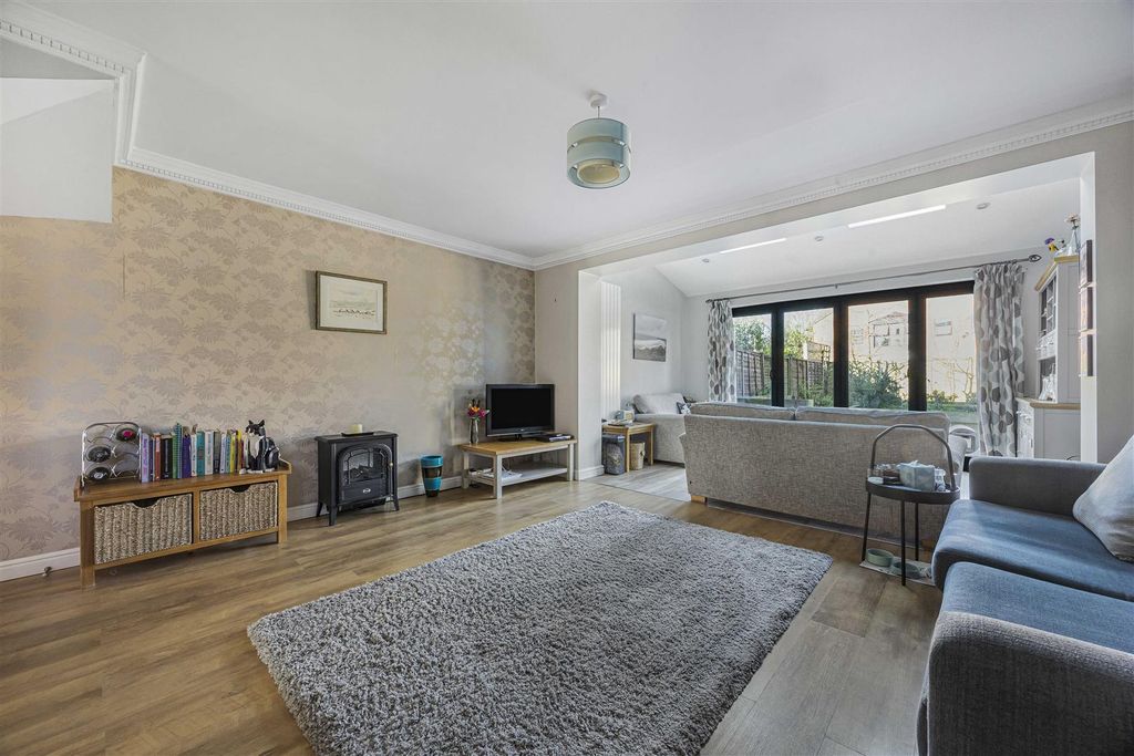 Property photo 3 of 16 6_75262.Jpg