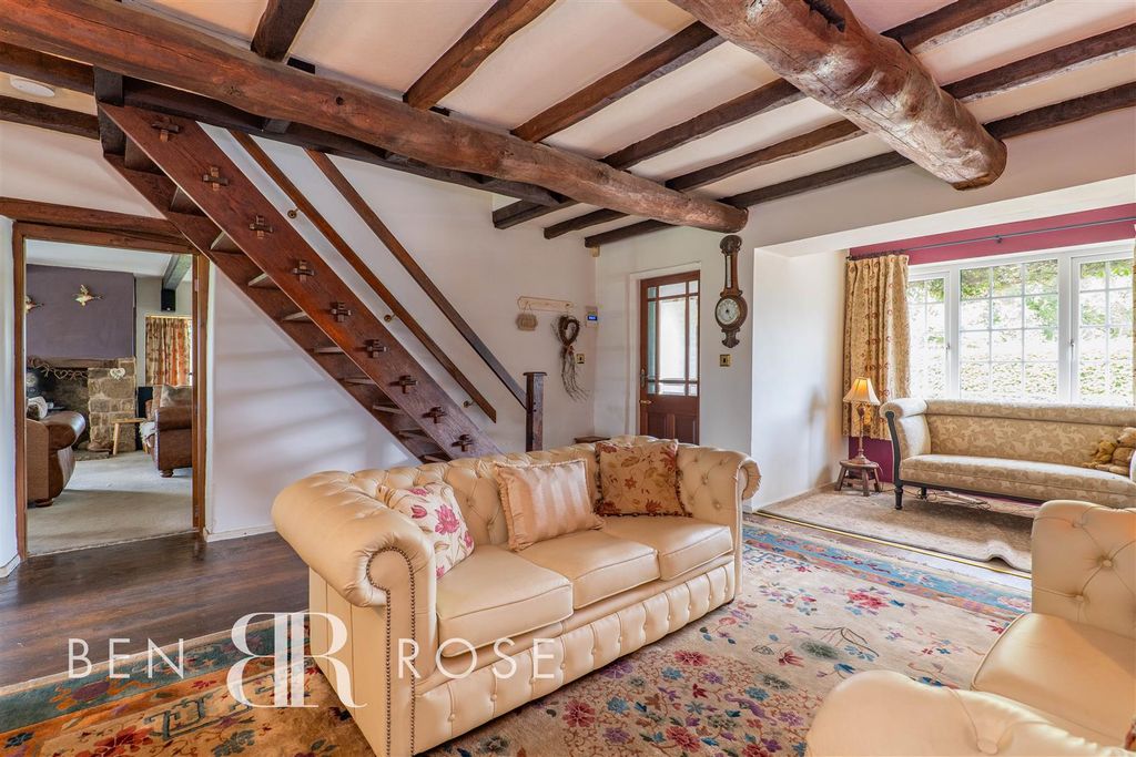 Property photo 2 of 47 Sitting Room