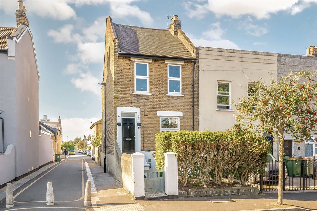 Property photo 1 of 10 External