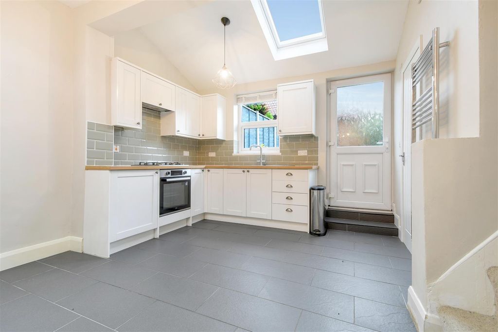 Property photo 3 of 20 Kitchen Diner