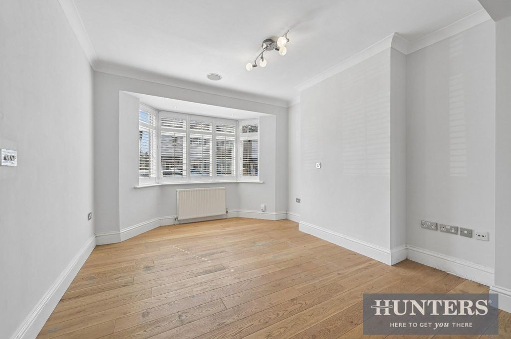 Property photo 3 of 23 Phyllis Avenue-2.Jpg