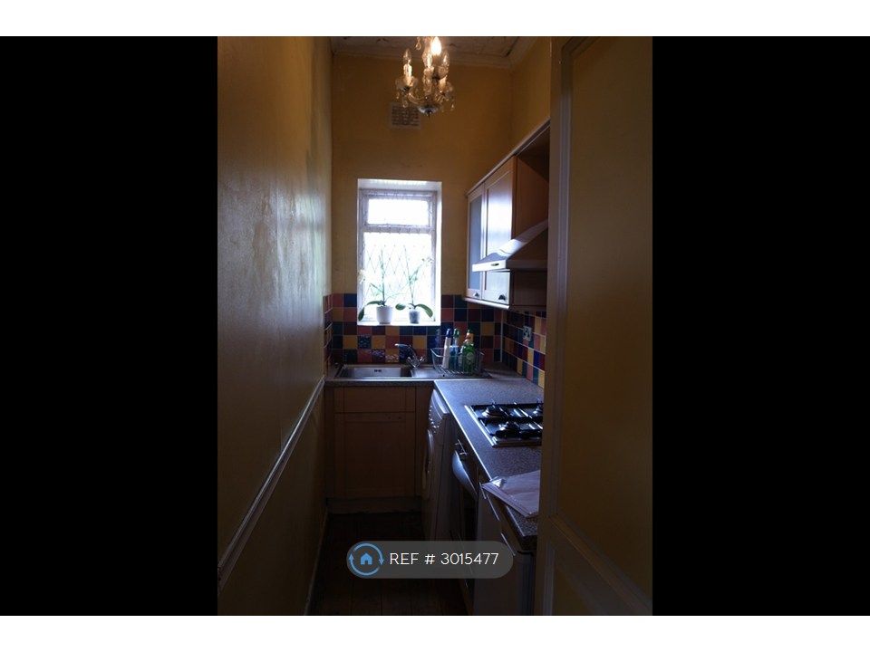 Property photo 3 of 11 Kitchen