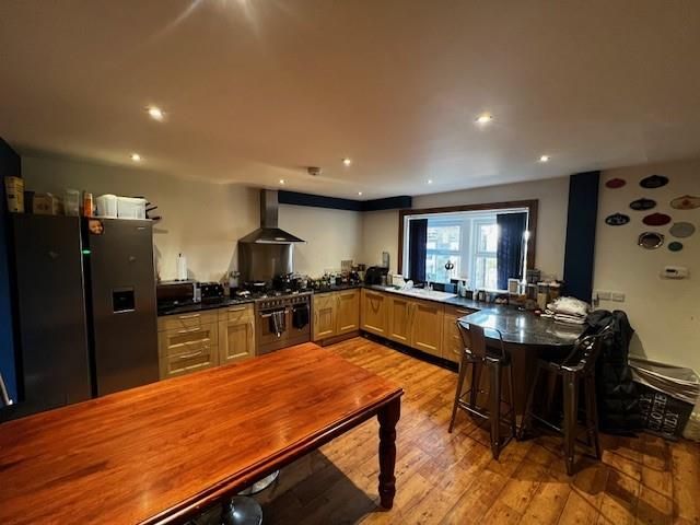 Property photo 2 of 9 Dining Kitchen