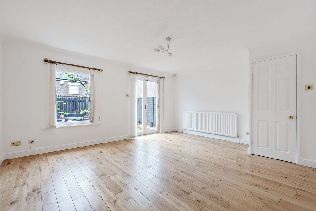 Property photo 2 of 21