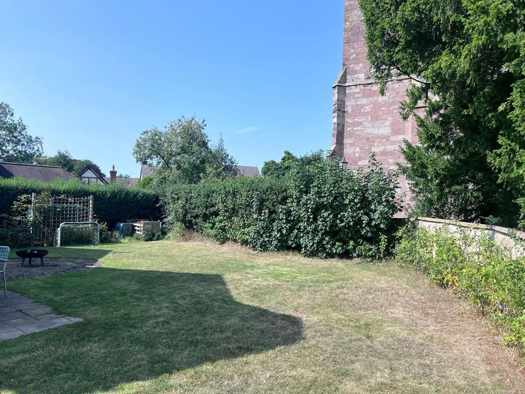 Property photo 2 of 31 Garden