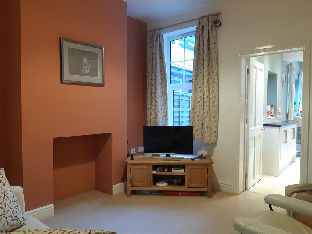 Property photo 1 of 11 Approach