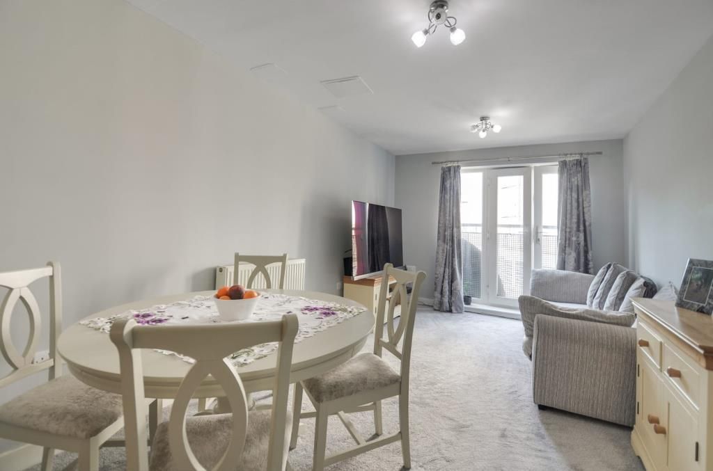 Property photo 3 of 14 Lounge