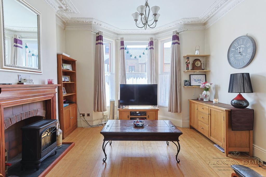 Property photo 2 of 13 4324124
