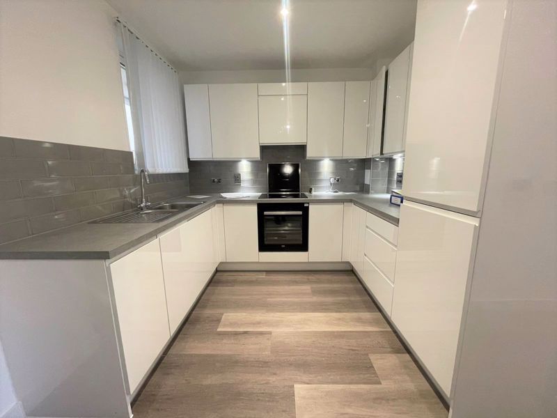 Property photo 2 of 6 Photo 4