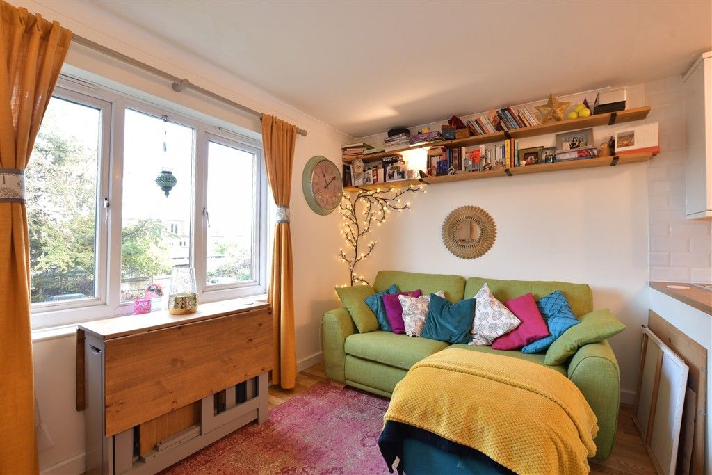 Property photo 2 of 7 Living Room /Kitchen