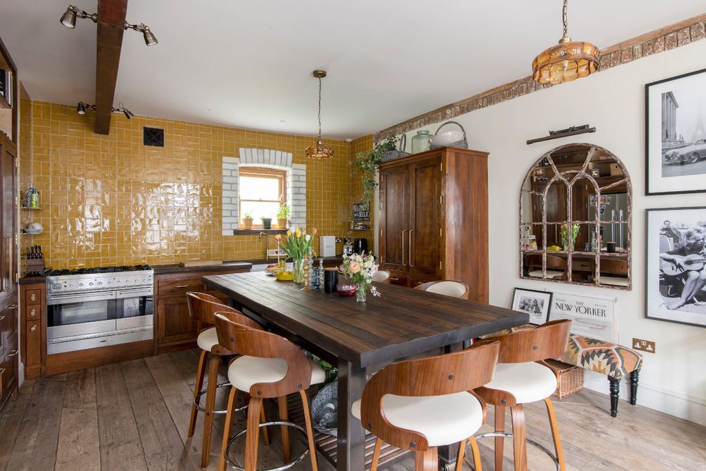 Property photo 1 of 21 Ground Floor