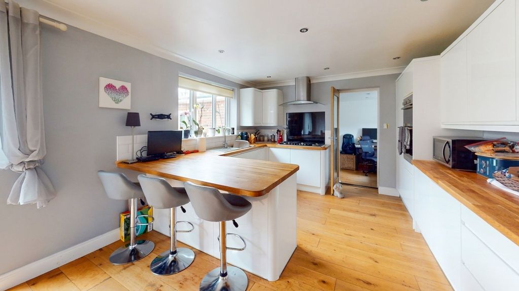 Property photo 2 of 22