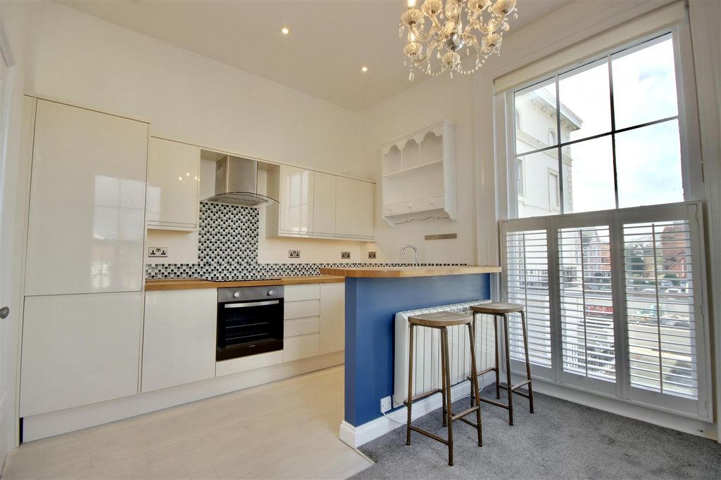 Property photo 2 of 12 8Fa7E203-5470-42CC-A374-C6307D8A48C9_1_201_A.Jpeg