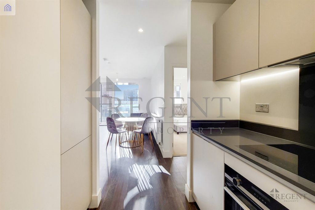 Property photo 3 of 9 Kitchen