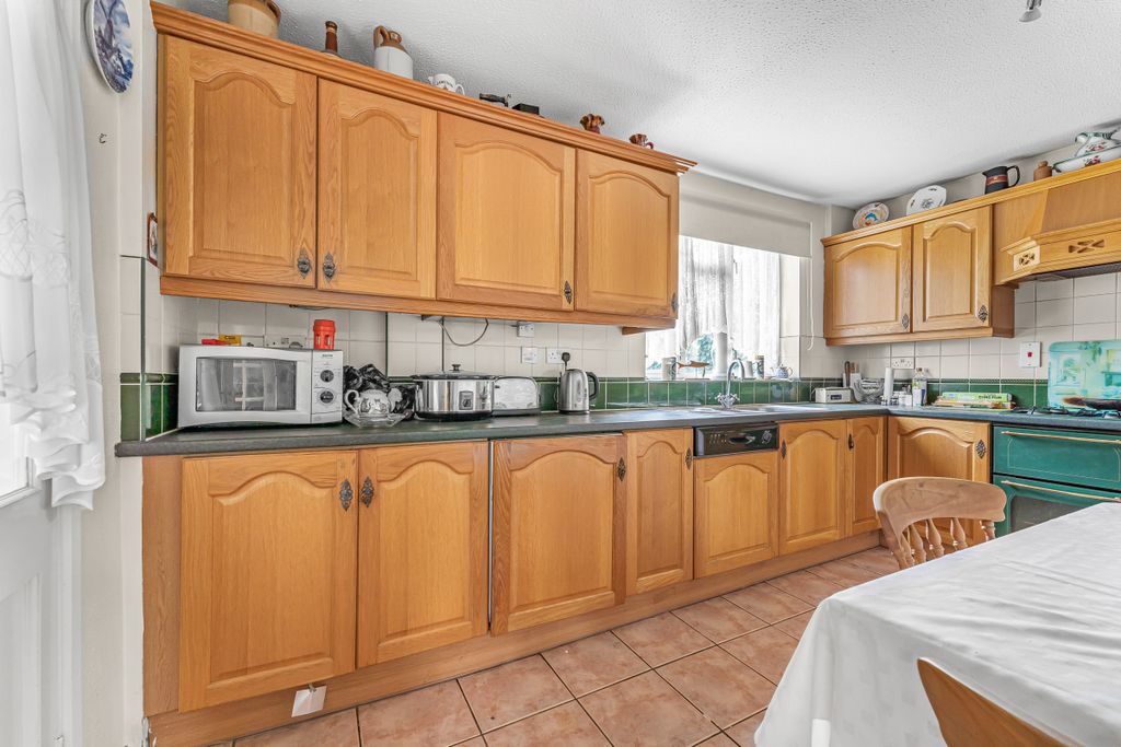 Property photo 2 of 9 4 Rose Gardens-13