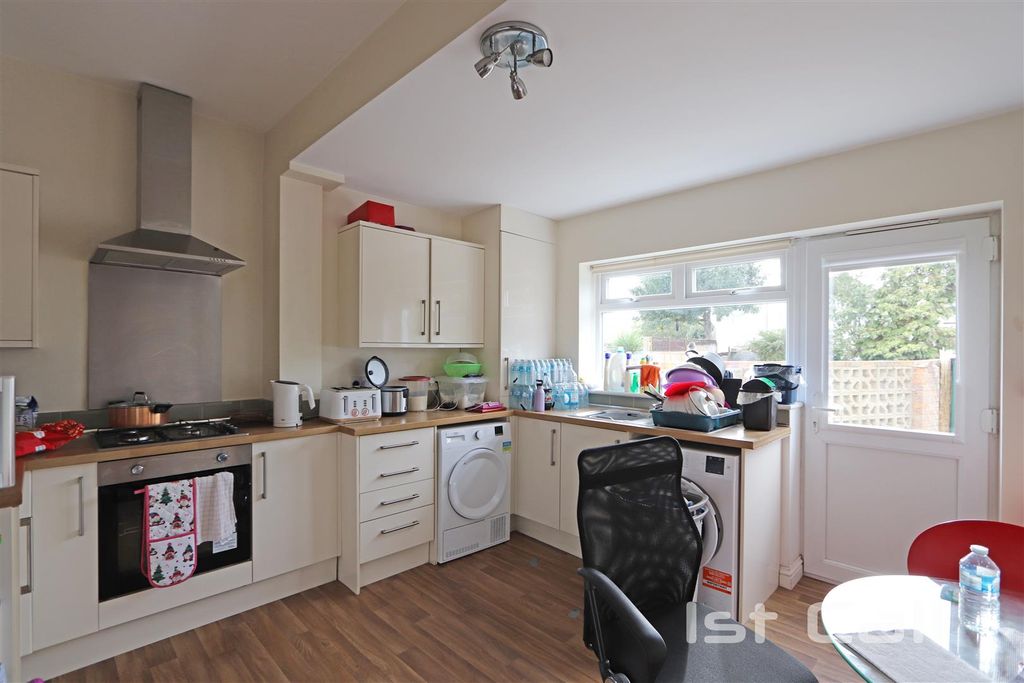 Property photo 3 of 14 Kitchen.Jpg