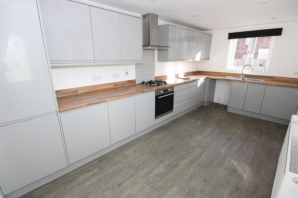 Property photo 2 of 11 4538975