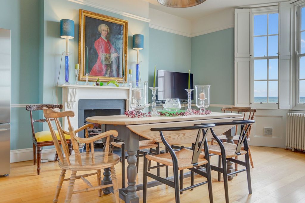 Property photo 3 of 32