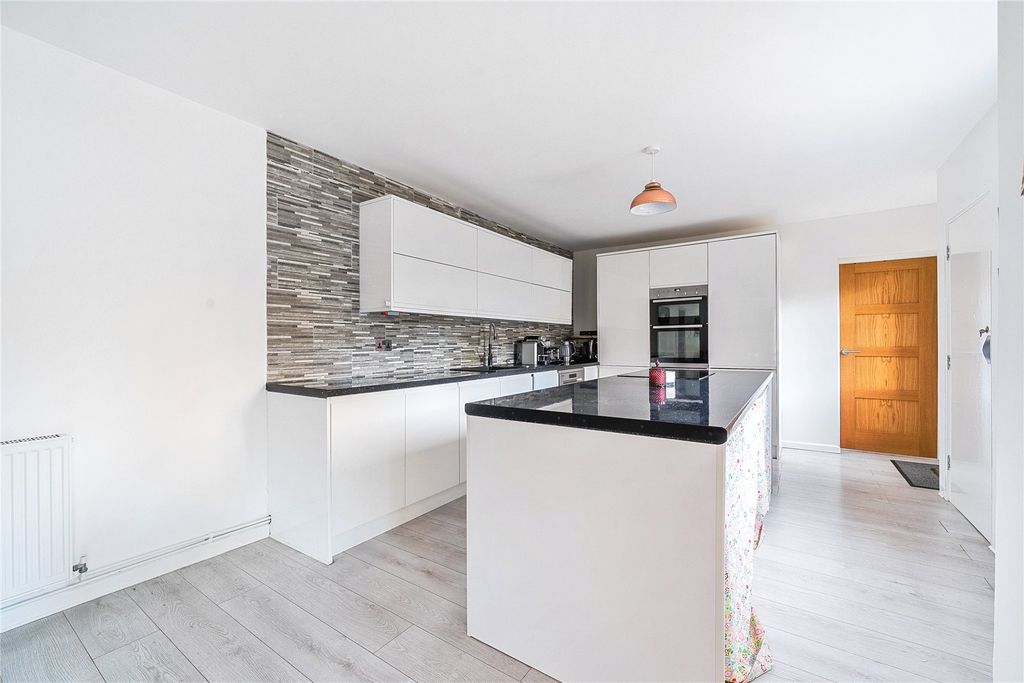 Property photo 3 of 16 Kitchen