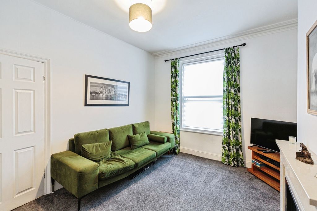 Property photo 3 of 16 Pbox-Img.Jpg