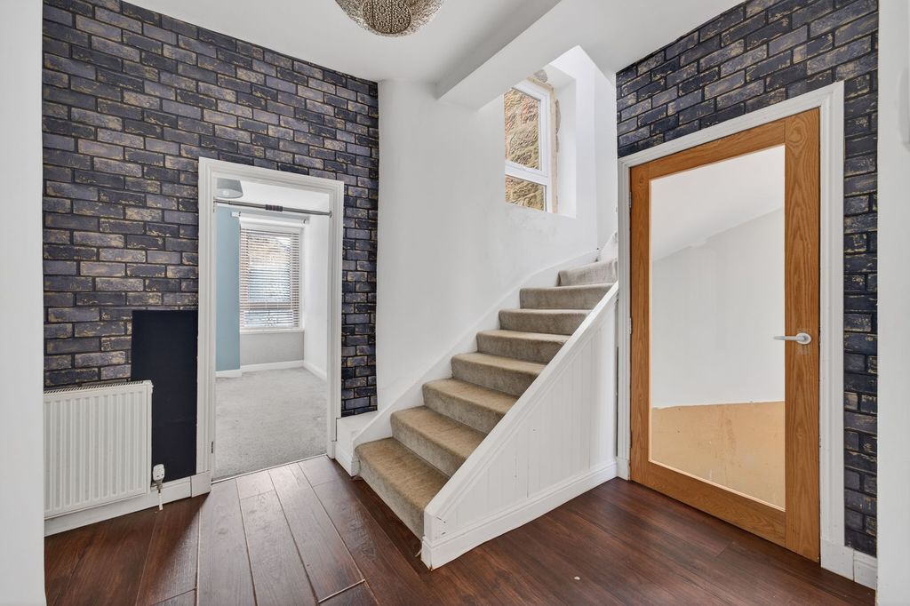 Property photo 3 of 23