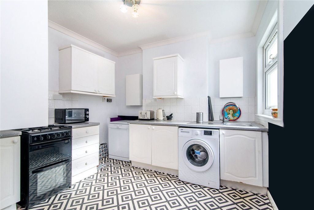 Property photo 3 of 12 Kitchen