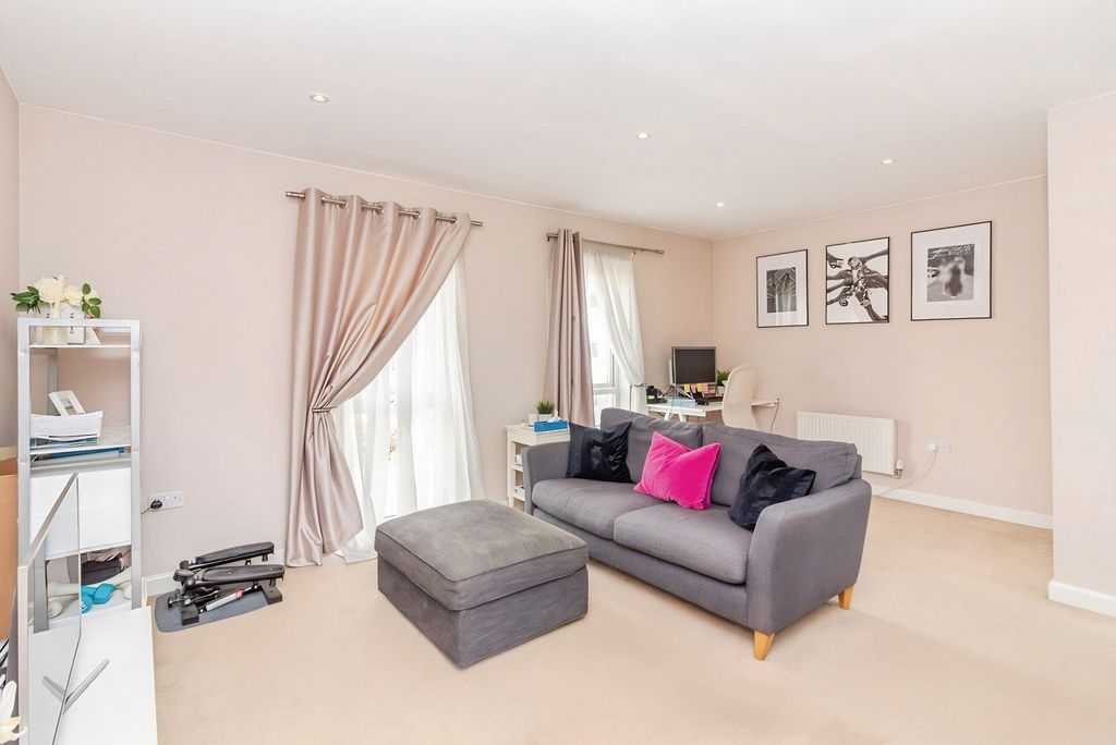 Property photo 2 of 15 Living Room