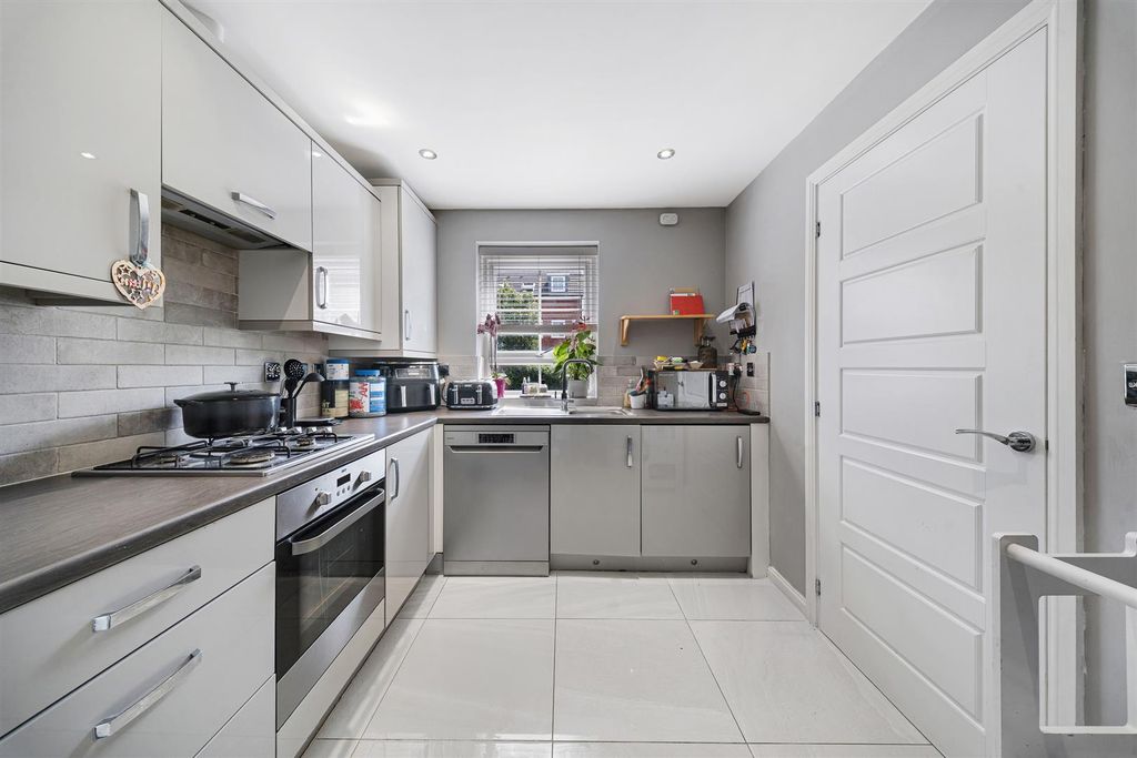 Property photo 3 of 24 38 Stratford Drive-24.Jpg