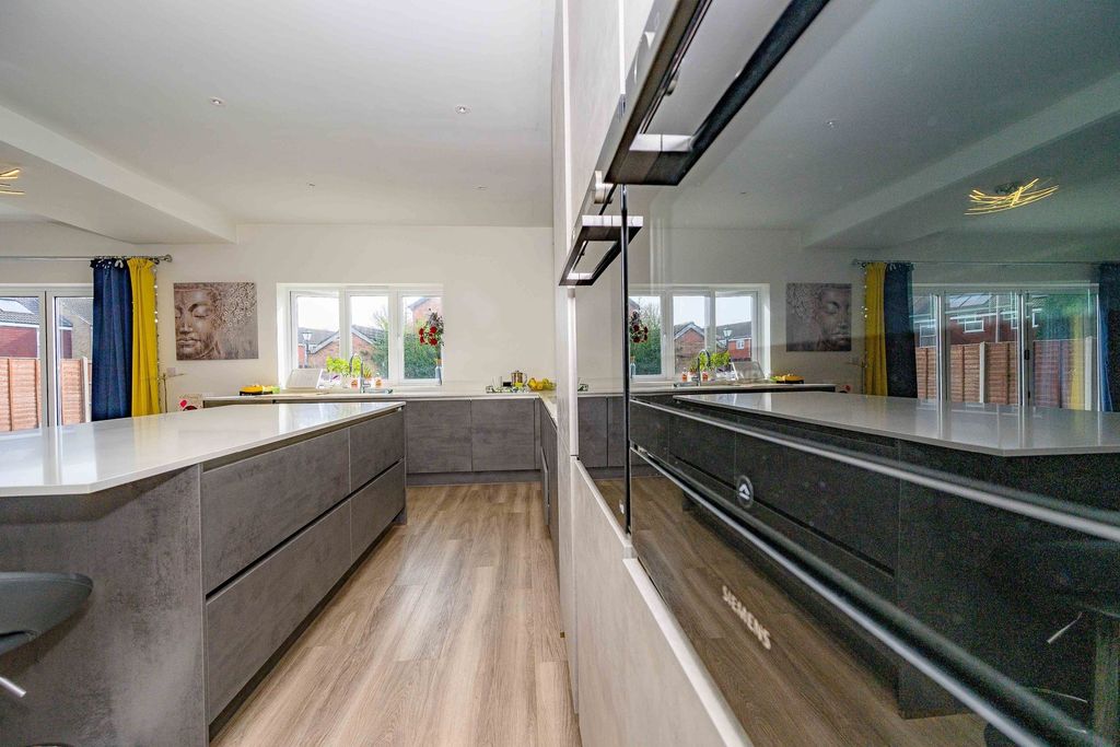 Property photo 3 of 27