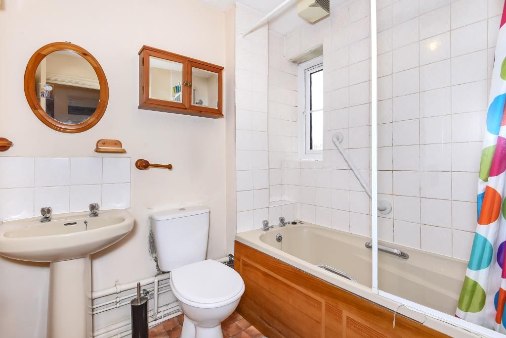 Property photo 3 of 10 Bathroom