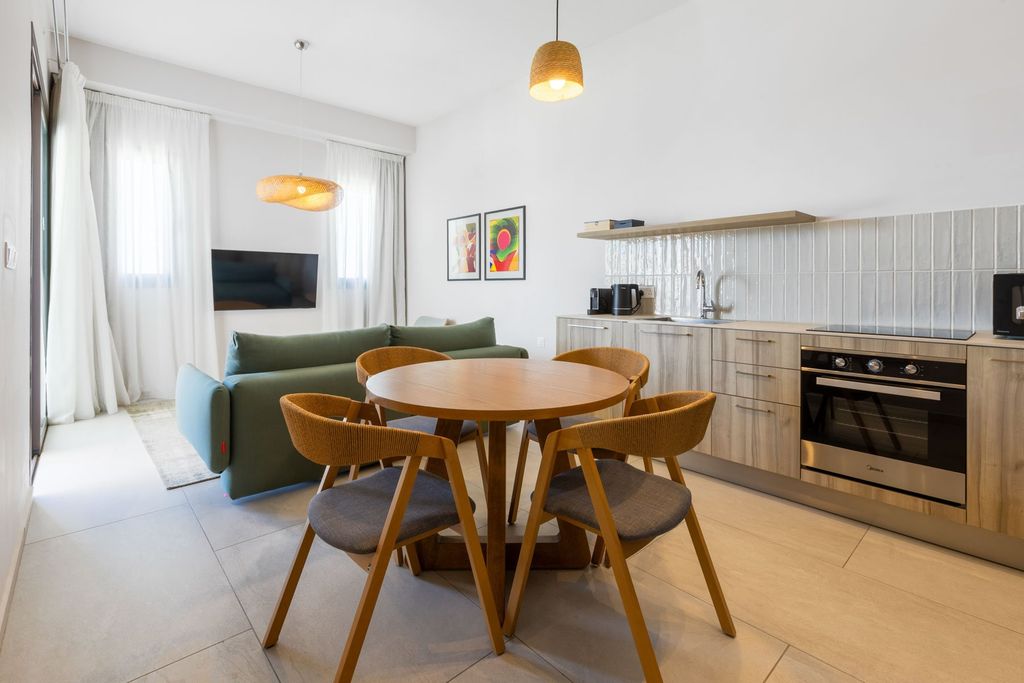Property photo 1 of 27