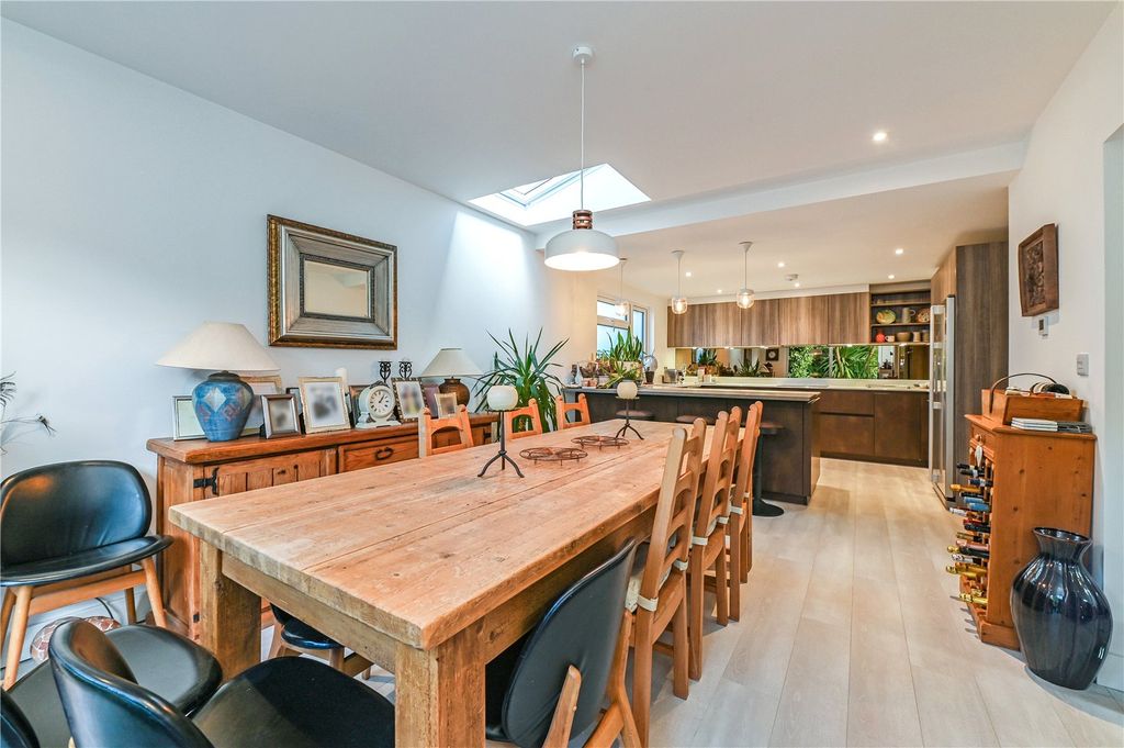 Property photo 3 of 18 House Dining Room