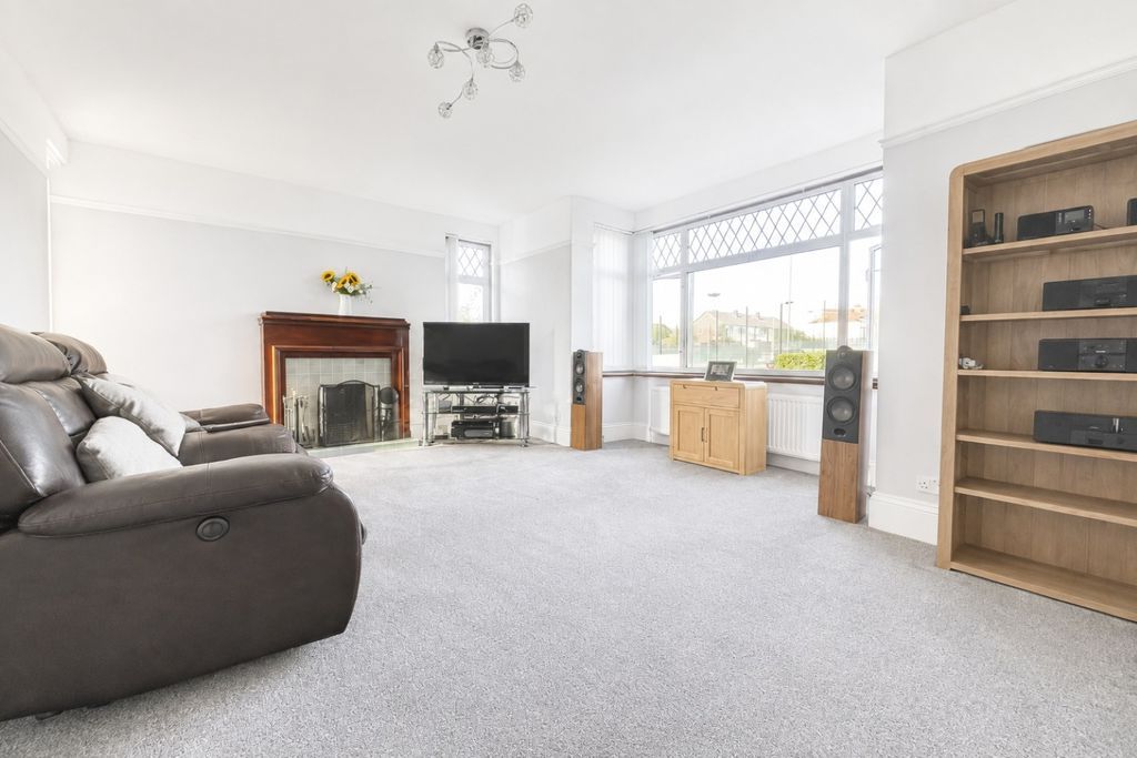Property photo 3 of 16 Sitting Room