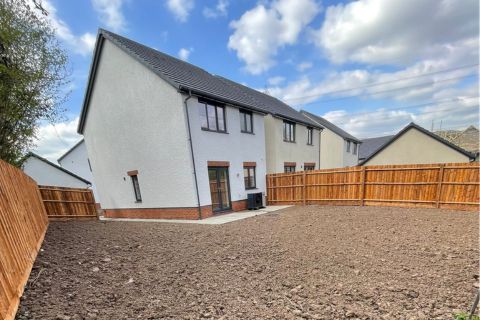 Property photo 3 of 33