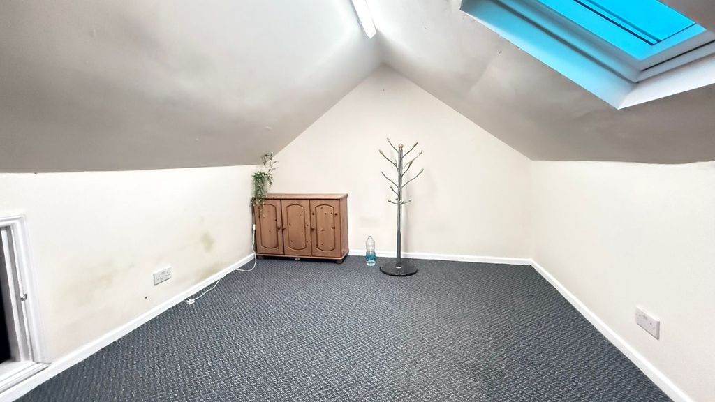 Property photo 3 of 9 Gallery