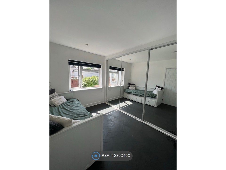 Property photo 2 of 12 Bedroom 3 Ground Floor