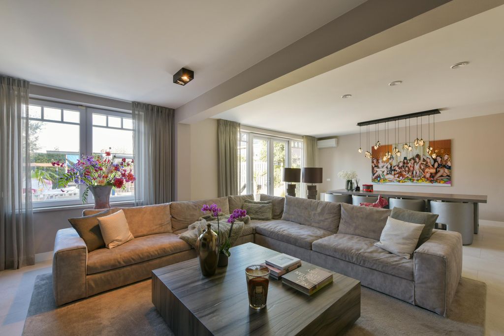 Property photo 2 of 48