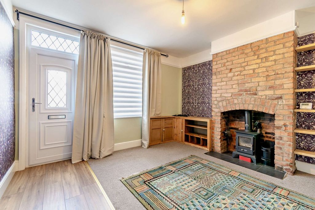 Property photo 2 of 28