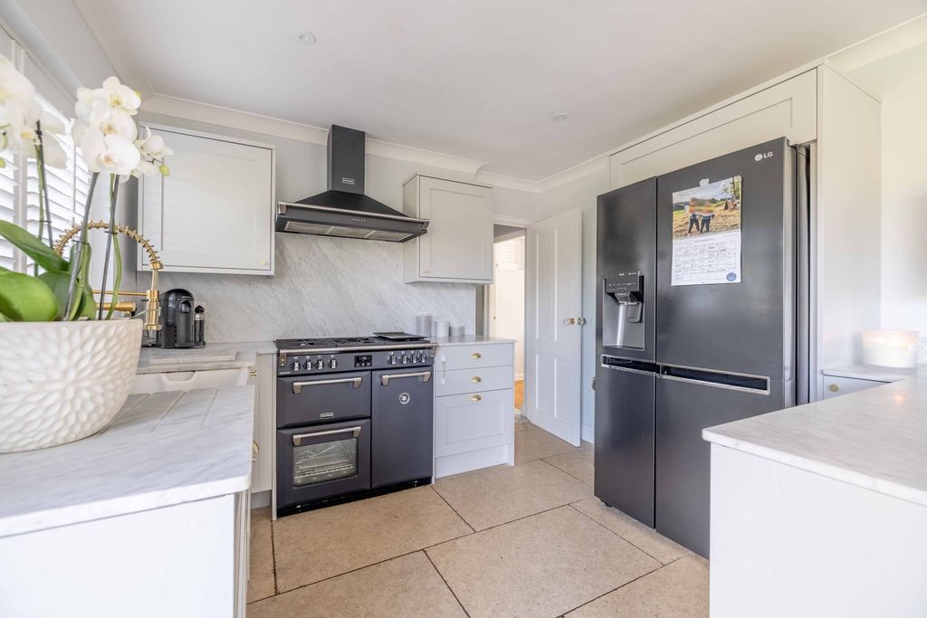 Property photo 3 of 37