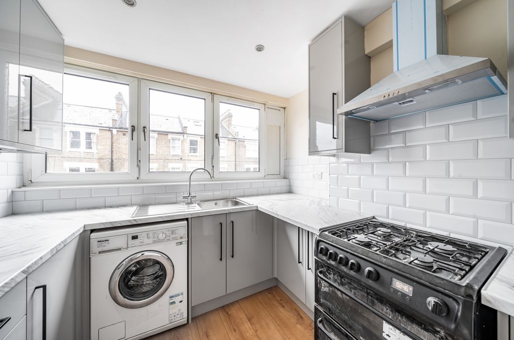 Property photo 2 of 14 Kitchen