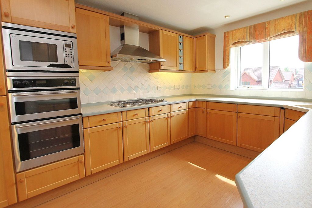Property photo 2 of 13