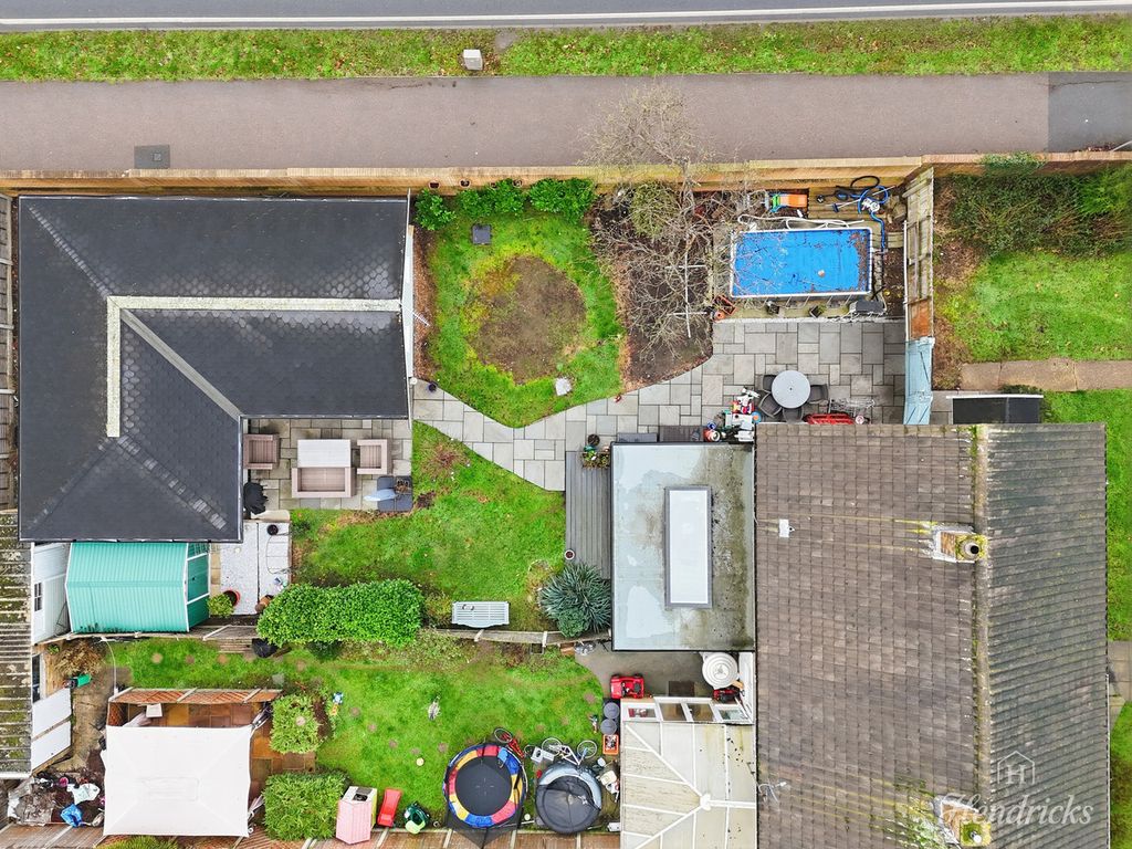 Property photo 2 of 38